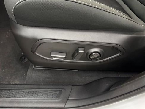 New 2026 Jeep Grand Cherokee Laredo image 9