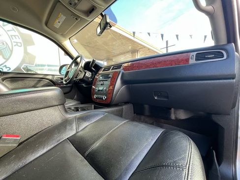 Used 2014 Chevrolet Suburban LT image 26