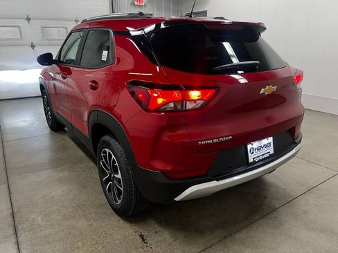 New 2026 Chevrolet TrailBlazer LT w/ LT Cold Weather Package FWD image 5