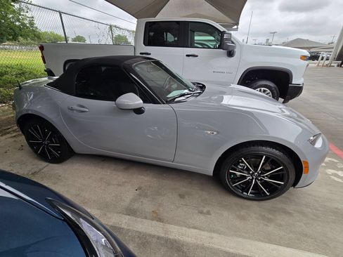 Used 2025 MAZDA MX-5 Miata Grand Touring w/ Weather Package RWD image 9