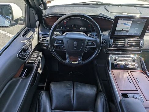 Used 2021 Lincoln Navigator Reserve image 17