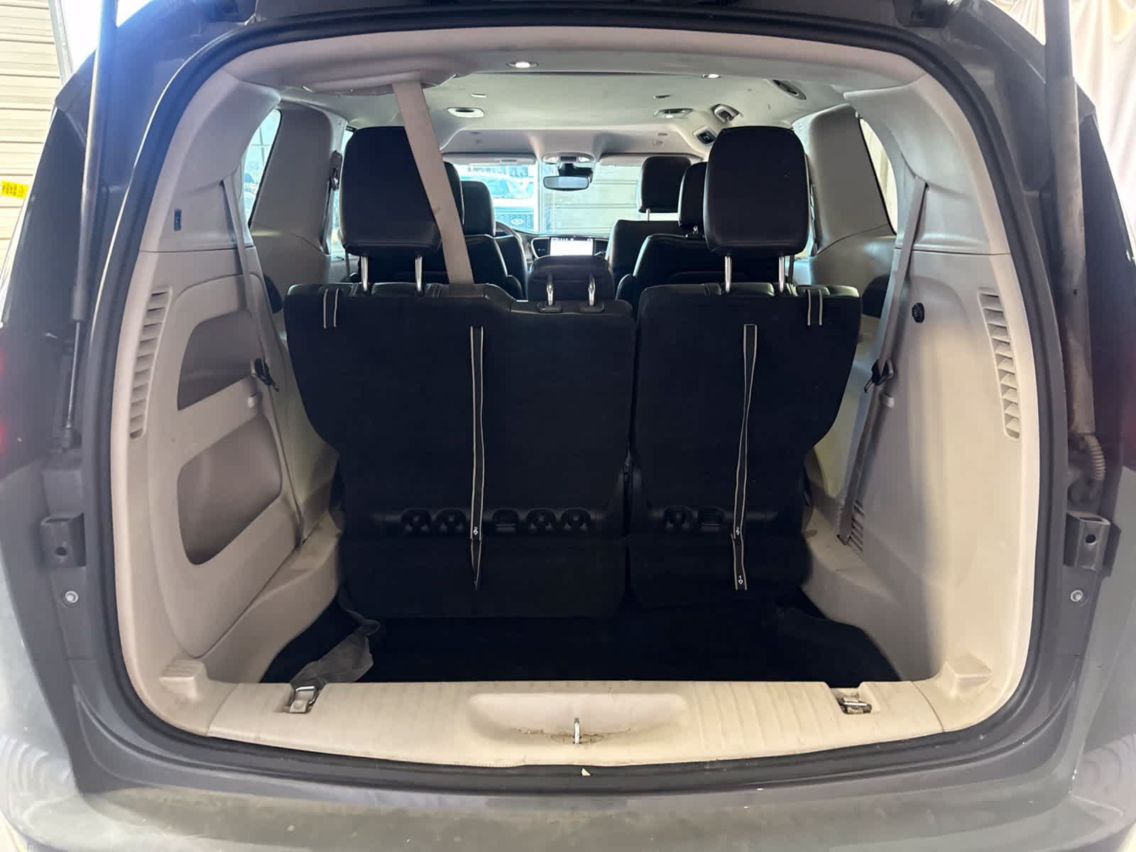 Used 2022 Chrysler Pacifica Touring-L FWD image 15