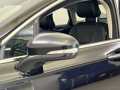 Used 2019 Ford Fusion Energi Titanium FWD image 31