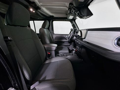 Used 2025 Jeep Wrangler Sahara w/ Safety Group image 29