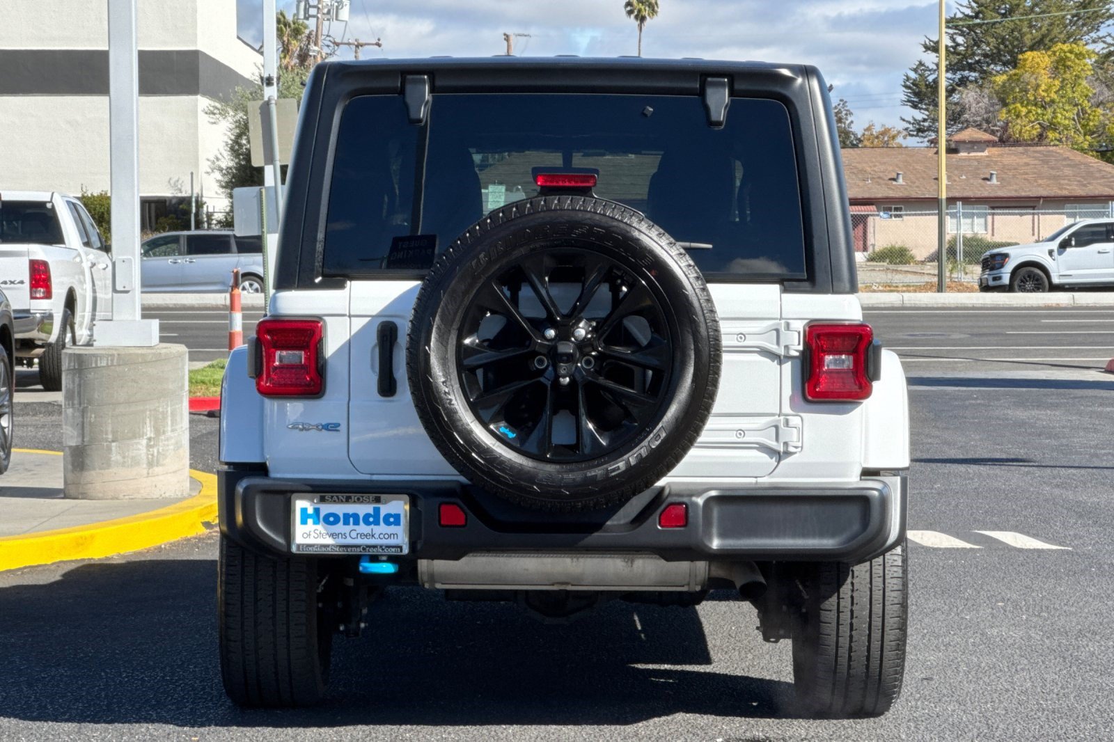 Used 2023 Jeep Wrangler Unlimited Sahara AWD/4WD image 10