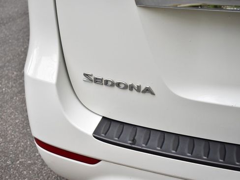 Used 2018 Kia Sedona L FWD image 35