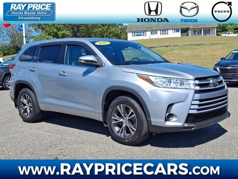 Used 2017 Toyota Highlander LE image 1