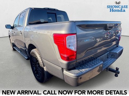 Used 2019 Nissan Titan SV w/ SV Convenience Package image 4