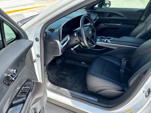 Used 2024 Cadillac Lyriq Luxury w/ LPO, Floor Liner Package AWD/4WD image 19