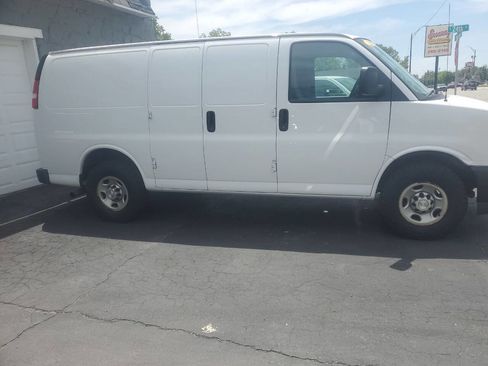 Used 2021 Chevrolet Express 2500 RWD image 4