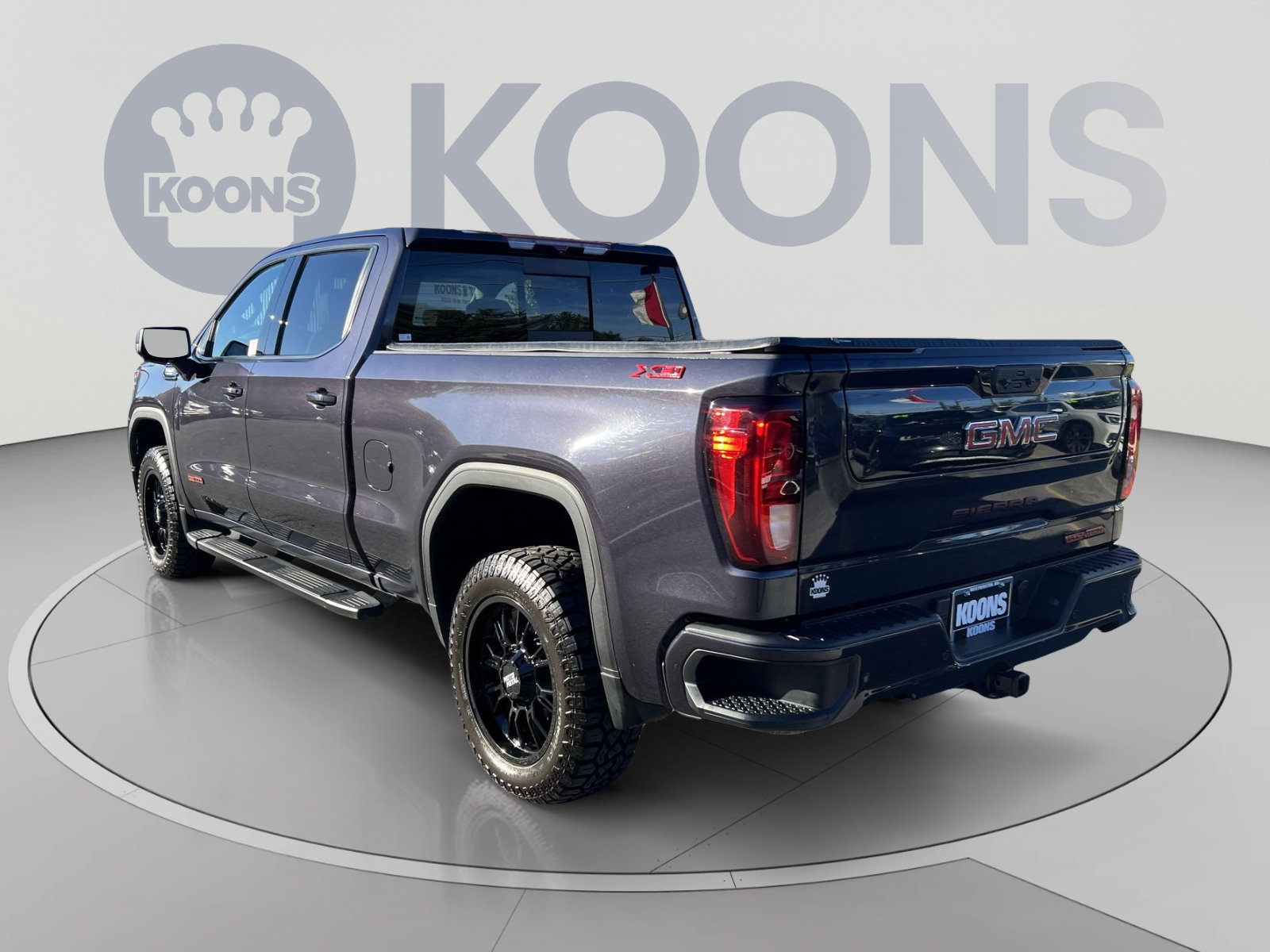 Used 2023 GMC Sierra 1500 Elevation w/ Elevation Premium Package AWD/4WD image 4