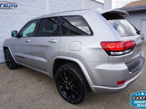 Used 2017 Jeep Grand Cherokee Altitude AWD/4WD image 8