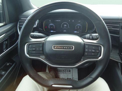 Used 2022 Jeep Wagoneer Series III w/ Premium Group I image 12