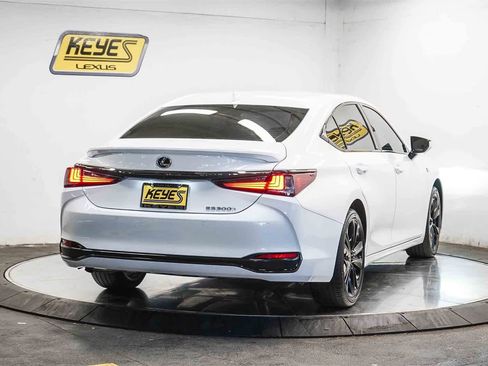 Used 2024 Lexus ES 300h F Sport image 4