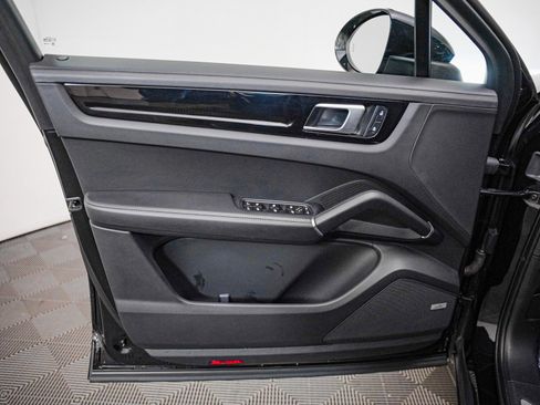 Certified 2022 Porsche Cayenne Coupe AWD/4WD image 27