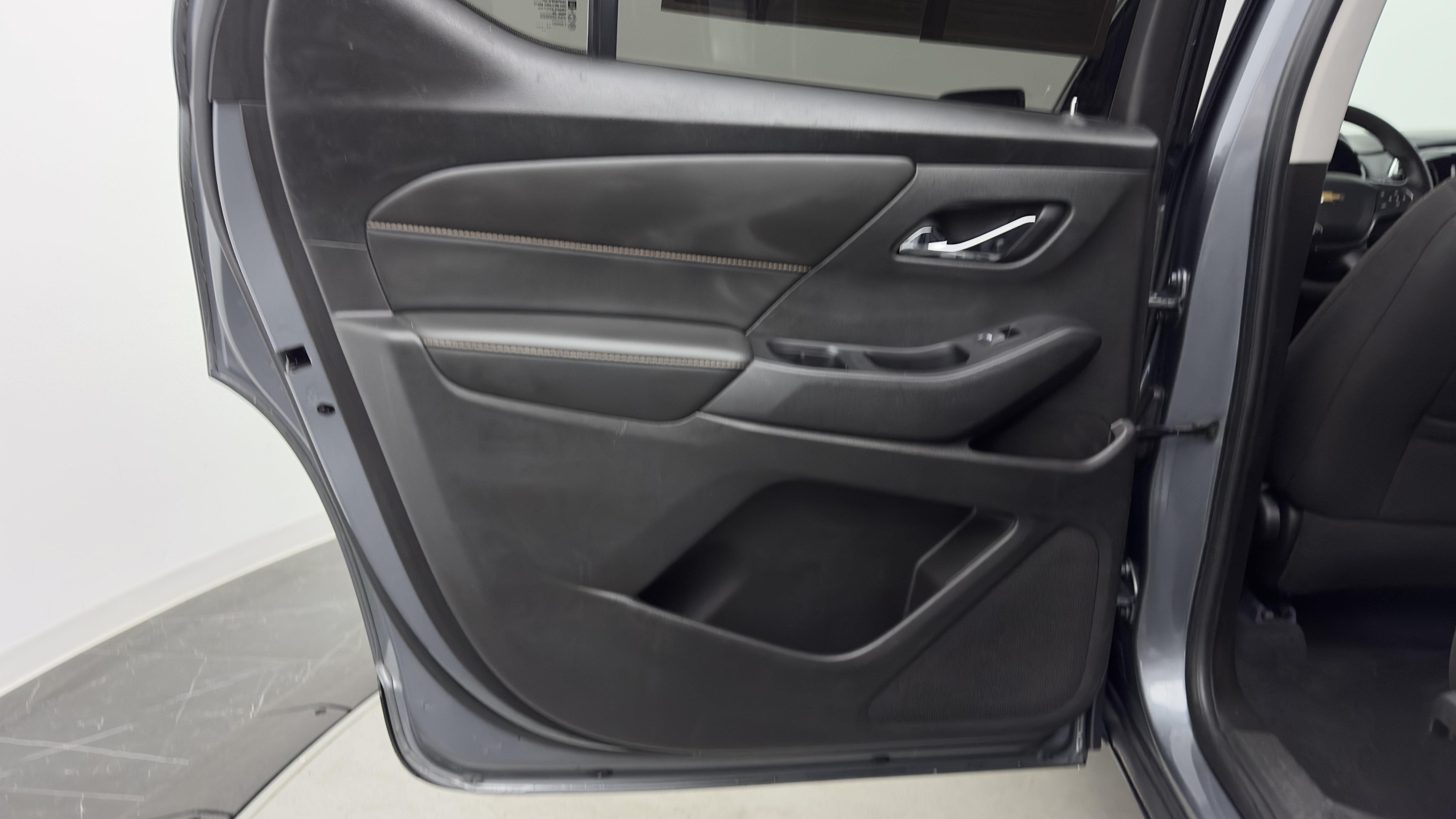Used 2018 Chevrolet Traverse LS FWD image 25