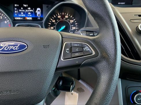 Used 2017 Ford Escape SE image 25