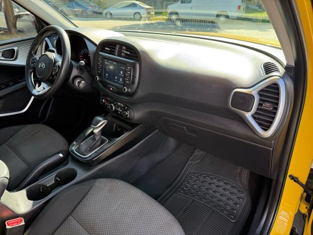 Used 2020 Kia Soul LX FWD image 19