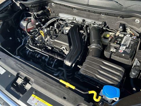 Used 2022 Volkswagen Taos SE w/ Panoramic Sunroof Package image 10