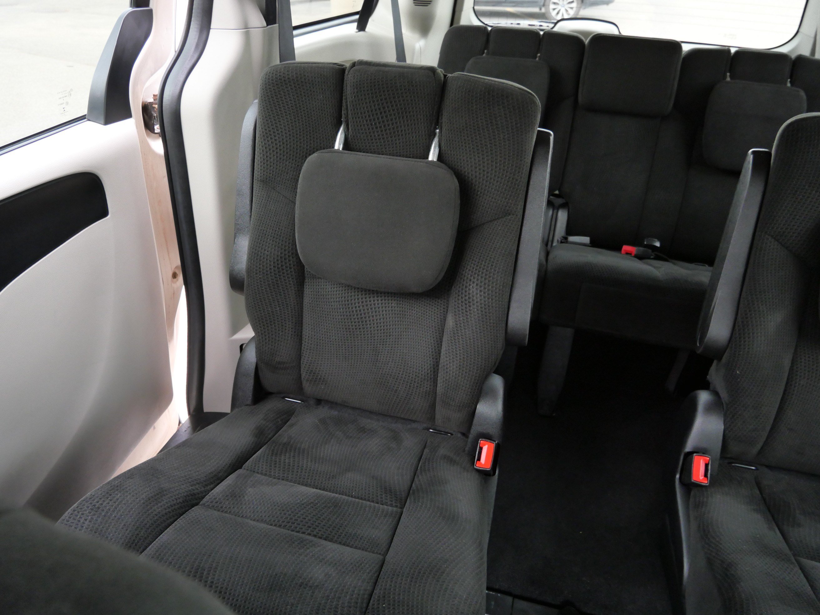 Used 2016 Dodge Grand Caravan SXT w/ Rear Park Assist Package FWD image 13