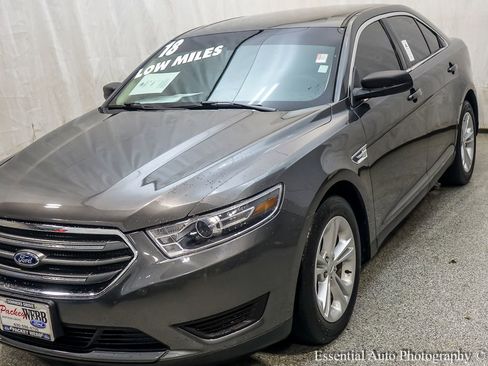 Used 2018 Ford Taurus SE image 4