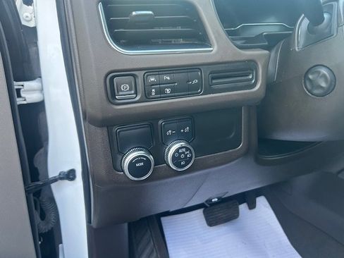 Used 2022 GMC Yukon SLT w/ SLT Premium Package image 15