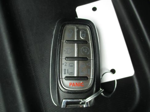 Used 2020 Chrysler Voyager Lxi FWD image 16