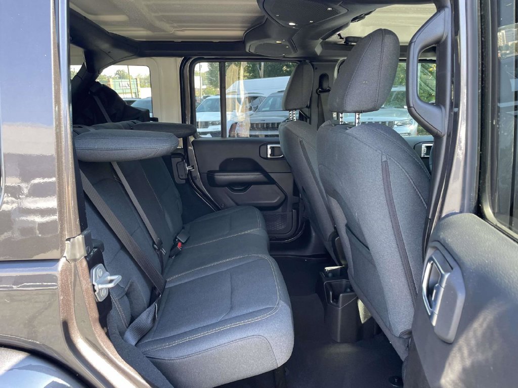 Certified 2026 Jeep Wrangler Unlimited Sahara AWD/4WD image 18