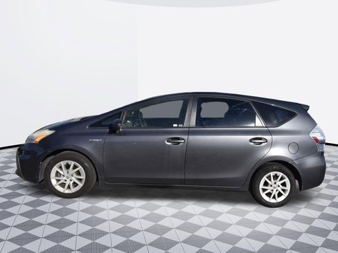 Used 2014 Toyota Prius V Three image 2