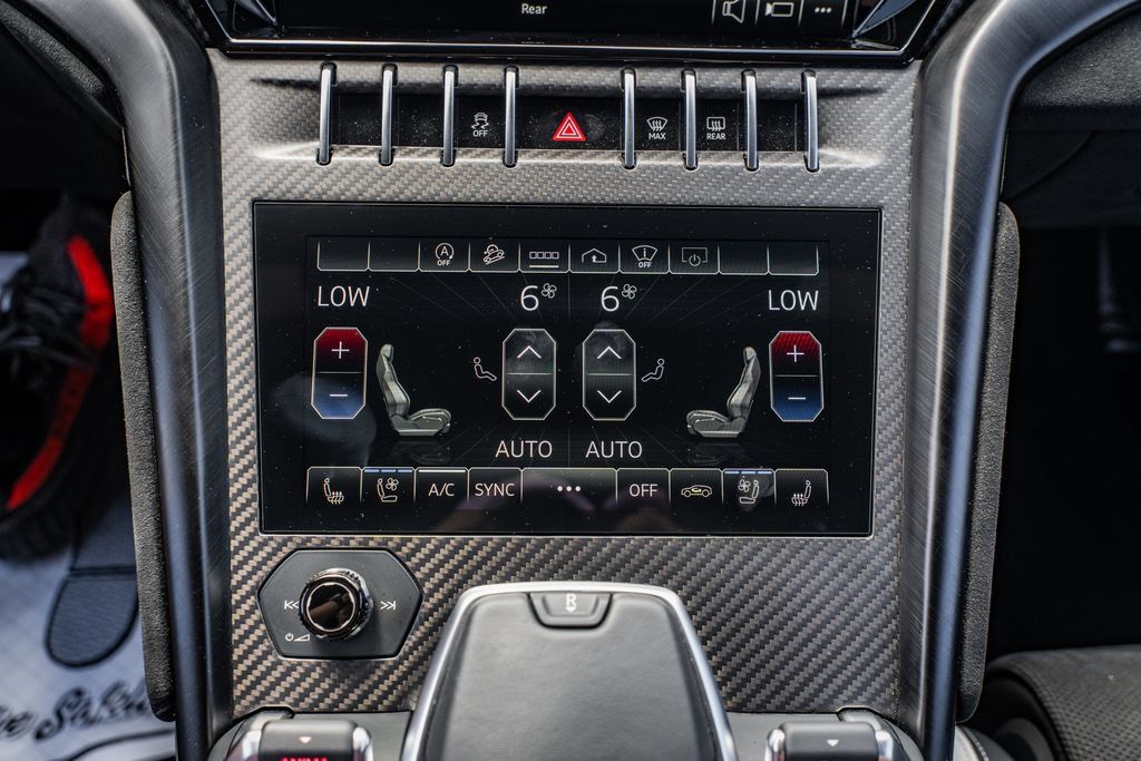 Used 2024 Lamborghini Urus Performante AWD/4WD image 37