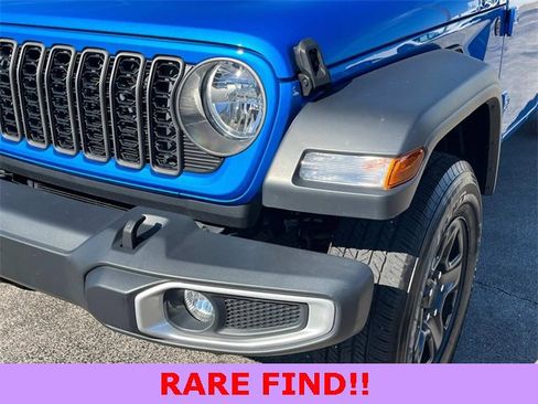 Used 2024 Jeep Gladiator Sport image 33