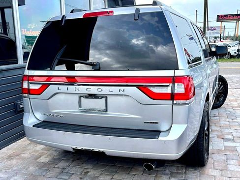 Used 2015 Lincoln Navigator 2WD image 2