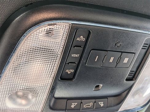 Used 2017 Jeep Grand Cherokee Limited image 21