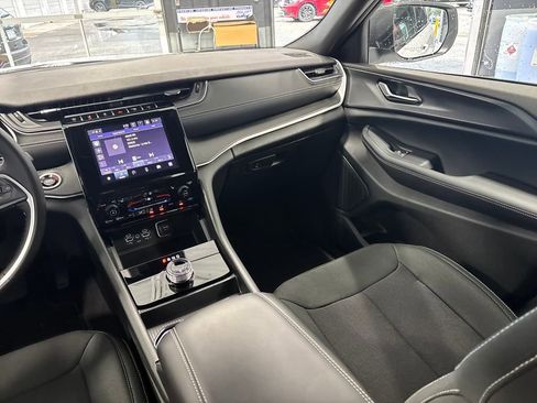 New 2025 Jeep Grand Cherokee Laredo X w/ Luxury Tech Group I image 13