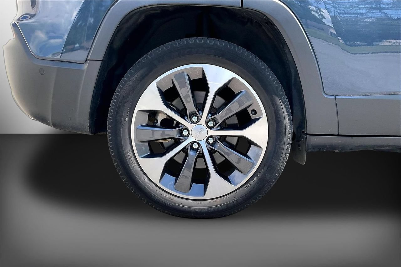 Certified 2022 Jeep Cherokee Limited w/ Elite Package AWD/4WD image 37