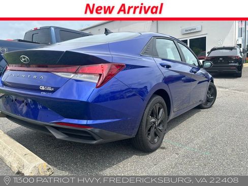 Used 2023 Hyundai Elantra SEL w/ Cargo Package FWD image 4