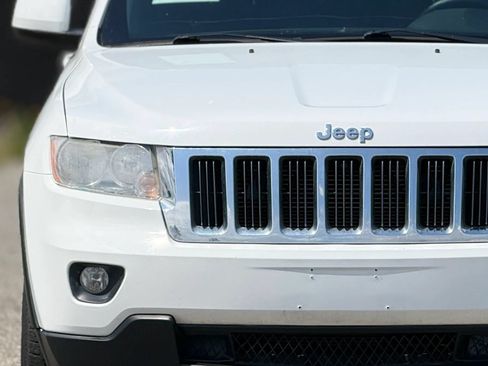 Used 2013 Jeep Grand Cherokee Laredo AWD/4WD image 11