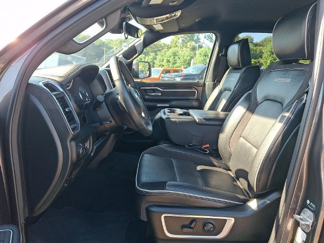 Used 2023 RAM 1500 Laramie AWD/4WD image 2