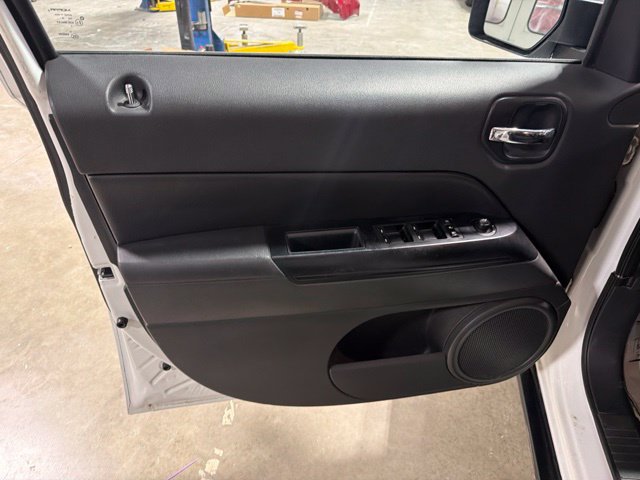 Used 2011 Jeep Patriot Latitude AWD/4WD image 18