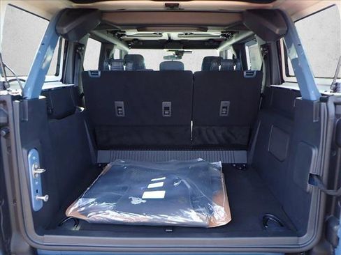 New 2025 Ford Bronco Heritage Edition image 8