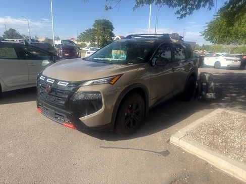 Used 2025 Nissan Rogue SV AWD/4WD image 19