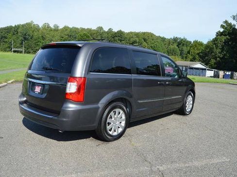 Used 2015 Chrysler Town & Country Touring FWD image 9