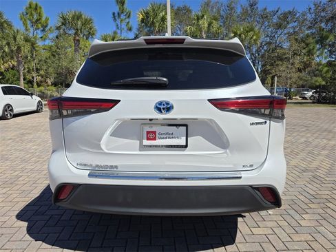 Certified 2022 Toyota Highlander XLE image 10