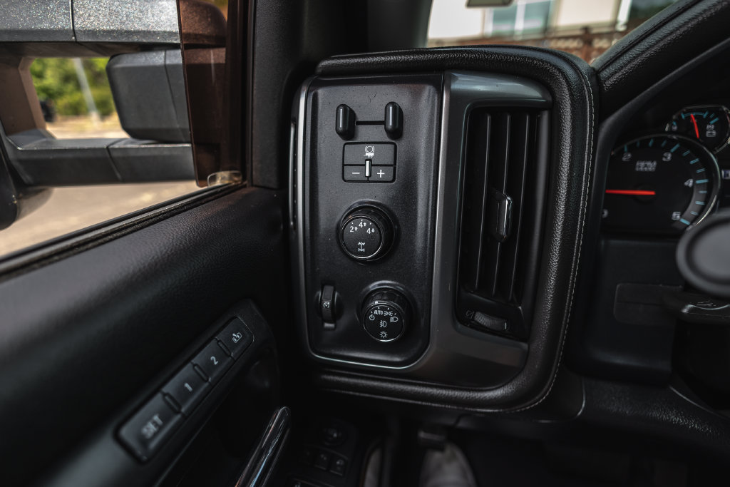 Used 2015 Chevrolet Silverado 2500 LTZ w/ Duramax Plus Package AWD/4WD image 21