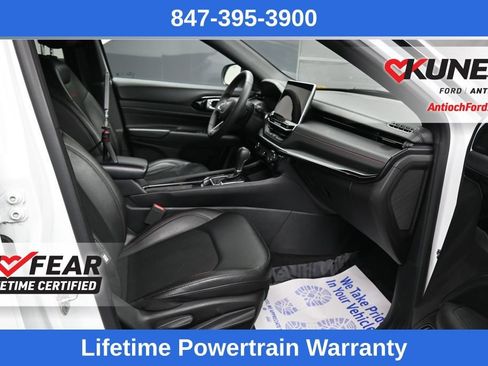 Used 2025 Jeep Compass Trailhawk AWD/4WD image 14