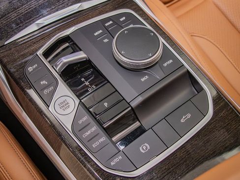 Certified 2024 BMW 430i Convertible w/ Convenience Package image 21