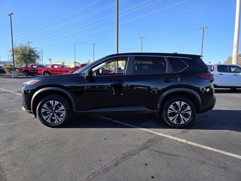 Used 2023 Nissan Rogue SV image 3