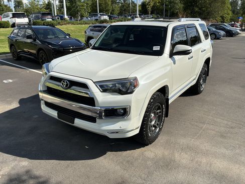 Used 2017 Toyota 4Runner Limited AWD/4WD image 5
