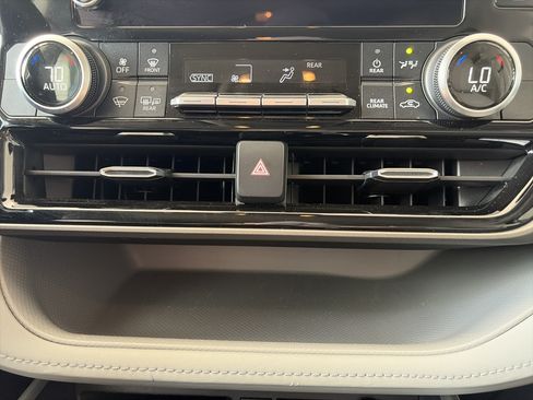 Used 2023 Toyota Highlander L FWD image 24