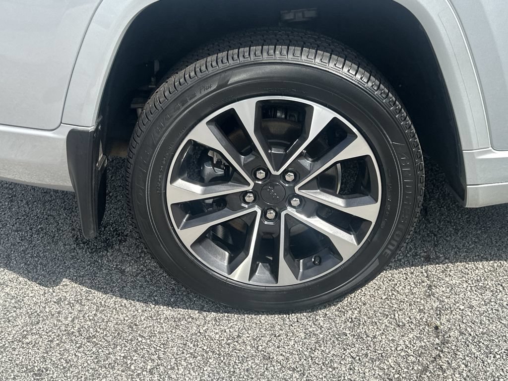 Used 2022 Jeep Grand Cherokee L Overland w/ Luxury Tech Group IV RWD image 17